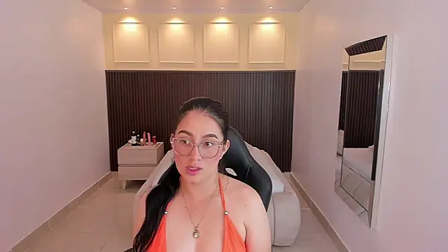 SAMANTHAFIORE2 online show from 06/01/26, 11:34