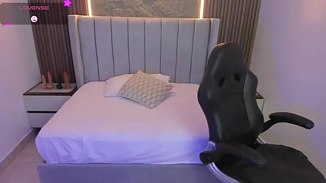 MILLYEVANS1 online show from 04/17/26, 12:02