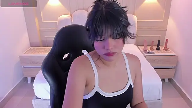 MILLYEVANS1 online show from 04/28/26, 03:22