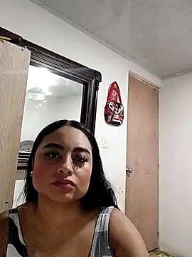 Snapshot of Aliceee_bolton chatting on 04/02/26, 06:00 Aliceee bolton online show from 04/02/26, 06:00