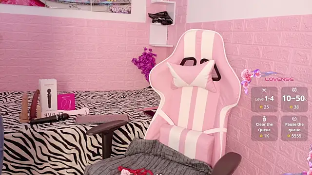 Snapshot of Sophi_Sweet11 chatting on 04/13/26, 01:38 Sophi Sweet11 online show from 04/13/26, 01:38