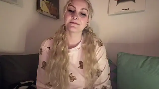 LoveAliceXXX online show from 04/11/26, 06:56