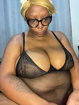 BoobsQueeen online show from 07/04/26, 11:00