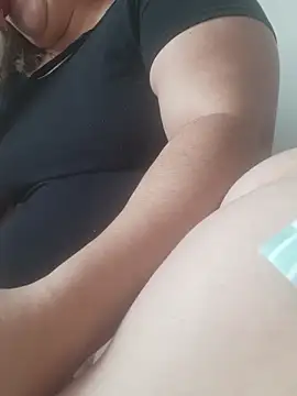 Snapshot of Amalianoir chatting on 04/14/26, 02:01 Amalianoir online show from 04/14/26, 02:01