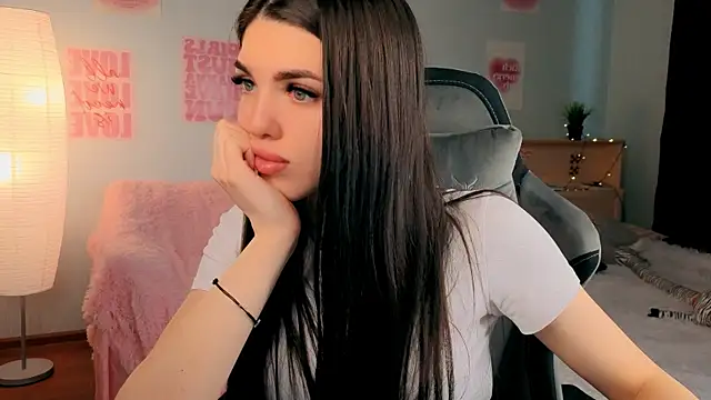 Snapshot of molly_rettyy chatting on 04/11/26, 04:28 molly rettyy online show from 04/11/26, 04:28