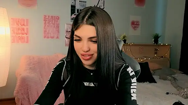 Snapshot of molly_rettyy chatting on 04/12/26, 04:28 molly rettyy online show from 04/12/26, 04:28