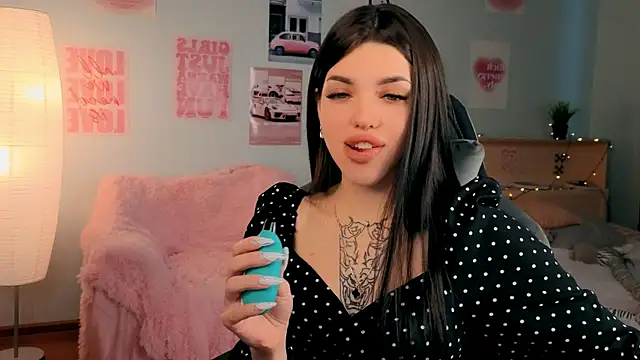 Snapshot of molly_rettyy chatting on 04/15/26, 04:08 molly rettyy online show from 04/15/26, 04:08