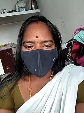 Snapshot of Tamil_Sangeetha chatting on 04/12/26, 01:54 Tamil Sangeetha online show from 04/12/26, 01:54