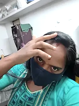 Snapshot of Tamil_Sangeetha chatting on 04/12/26, 02:22 Tamil Sangeetha online show from 04/12/26, 02:22