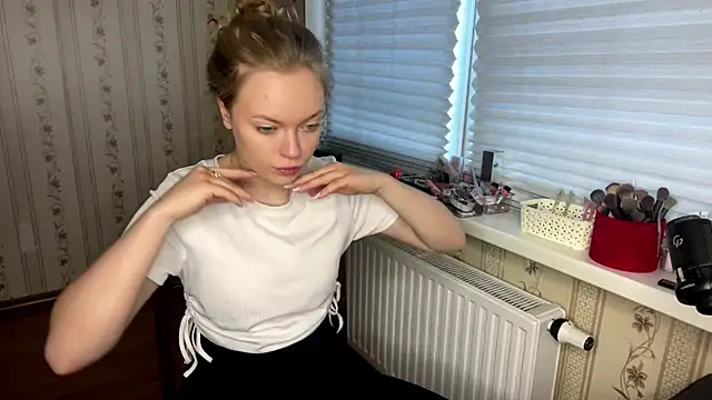 LolaZola online show from 03/31/26, 11:32