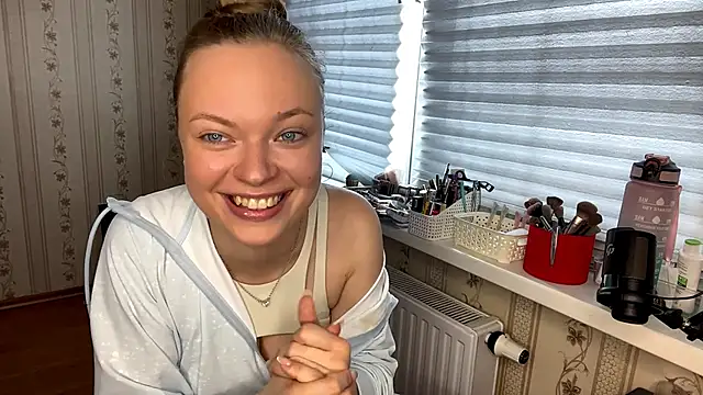 LolaZola online show from 04/01/26, 11:55