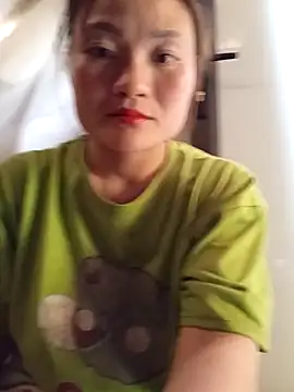 Snapshot of -Tipo- chatting on 04/06/26, 04:57 -Tipo- online show from 04/06/26, 04:57