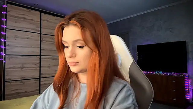 Snapshot of FoxyEmma chatting on 04/01/26, 03:09 FoxyEmma online show from 04/01/26, 03:09