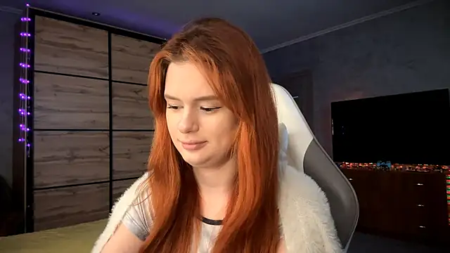 Snapshot of FoxyEmma chatting on 04/02/26, 03:09 FoxyEmma online show from 04/02/26, 03:09