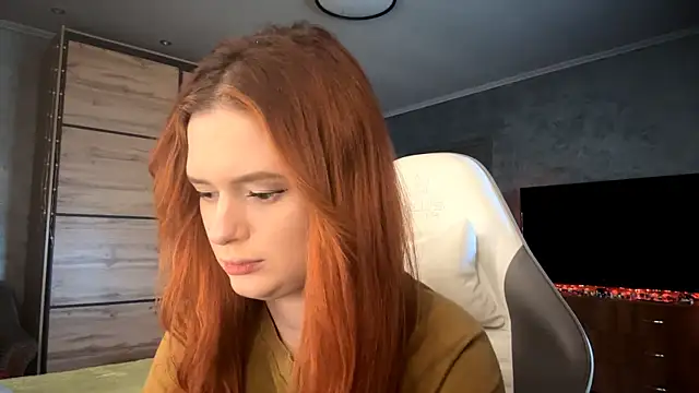 Snapshot of FoxyEmma chatting on 04/06/26, 03:02 FoxyEmma online show from 04/06/26, 03:02