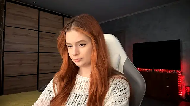 Snapshot of FoxyEmma chatting on 04/07/26, 03:12 FoxyEmma online show from 04/07/26, 03:12