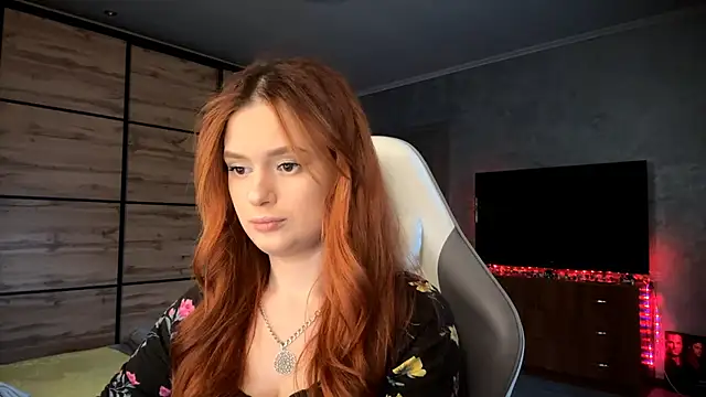 Snapshot of FoxyEmma chatting on 04/08/26, 03:12 FoxyEmma online show from 04/08/26, 03:12