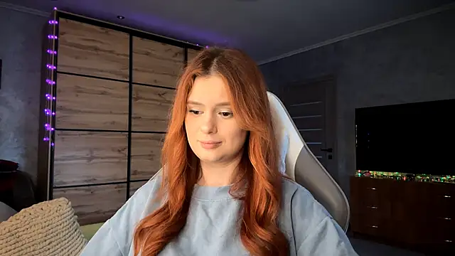 Snapshot of FoxyEmma chatting on 04/09/26, 03:06 FoxyEmma online show from 04/09/26, 03:06