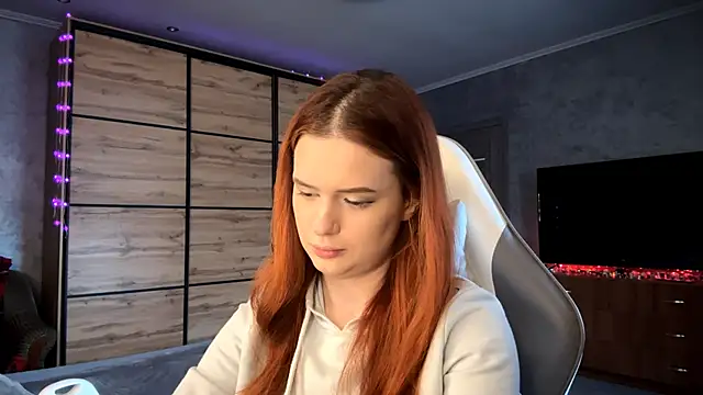 Snapshot of FoxyEmma chatting on 04/10/26, 03:06 FoxyEmma online show from 04/10/26, 03:06