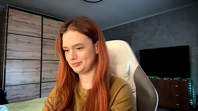 Snapshot of FoxyEmma chatting on 04/13/26, 03:06 FoxyEmma online show from 04/13/26, 03:06