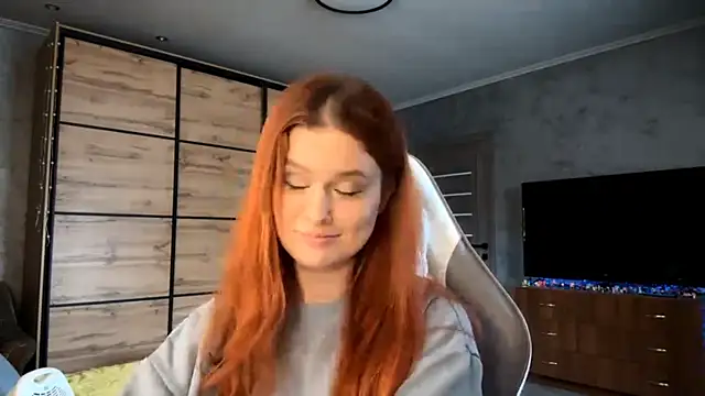 Snapshot of FoxyEmma chatting on 04/16/26, 02:07 FoxyEmma online show from 04/16/26, 02:07