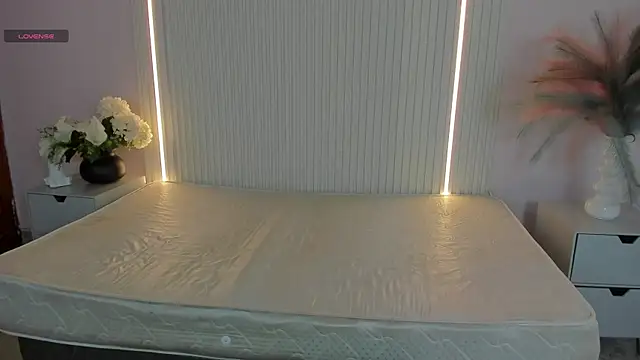 AliceHill8 online show from 04/12/26, 12:21