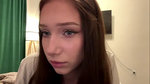 MiaNewstrom online show from 04/02/26, 08:28