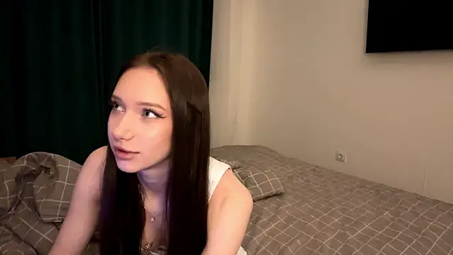 MiaNewstrom online show from 04/14/26, 08:04