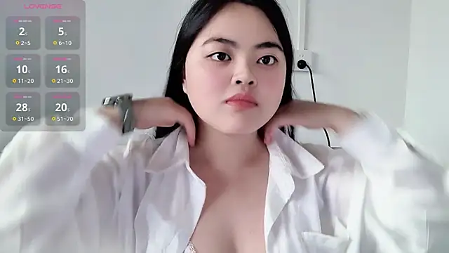 Snapshot of 77--bb chatting on 04/14/26, 11:33 77--bb online show from 04/14/26, 11:33