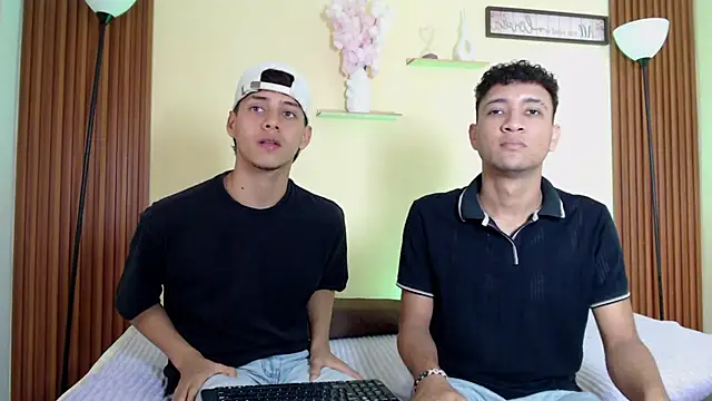 TwoHotTrouble  online show from 03/31/26, 09:26