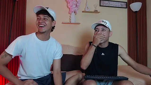 TwoHotTrouble  online show from 04/07/26, 09:26