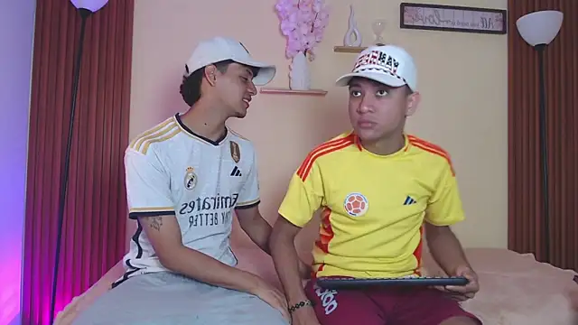 TwoHotTrouble  online show from 04/08/26, 09:48