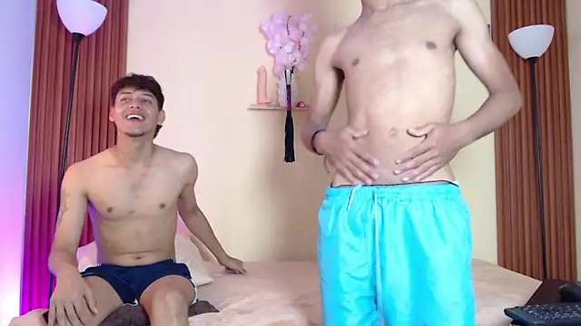 TwoHotTrouble  online show from 04/11/26, 04:33