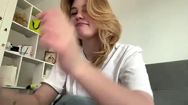 Snapshot of Delia_cute chatting on 04/04/26, 12:46 Delia cute online show from 04/04/26, 12:46