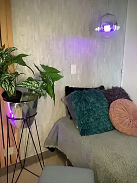 EmmaVonn online show from 04/07/26, 07:36