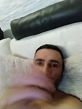 Snapshot of zzrkx chatting on 04/10/26, 10:36 zzrkx online show from 04/10/26, 10:36