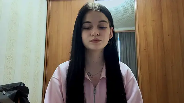 Snapshot of BellaLuxury chatting on 04/07/26, 03:12 BellaLuxury online show from 04/07/26, 03:12