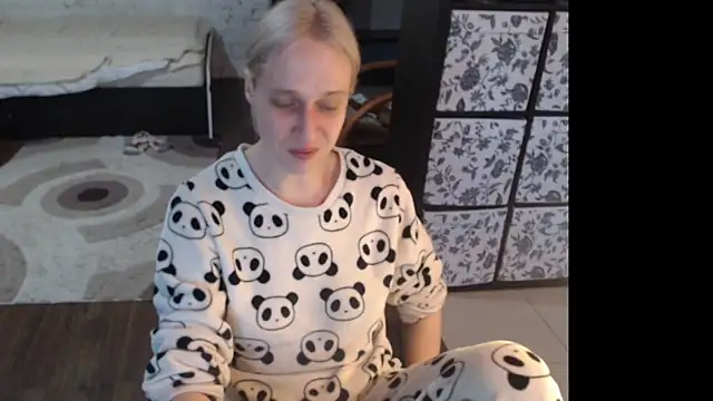 Snapshot of Sweet_hot_shrmp chatting on 04/16/26, 03:35 Sweet hot shrmp online show from 04/16/26, 03:35