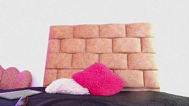 Emily Gross online show from 04/13/26, 02:22