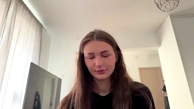 HallieHollo online show from 04/16/26, 07:20