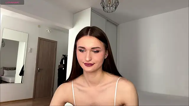 HallieHollo online show from 05/28/26, 11:07