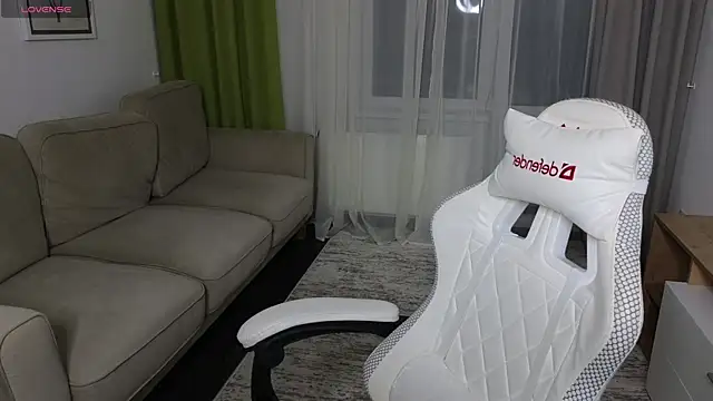 molly meoww online show from 04/13/26, 09:09