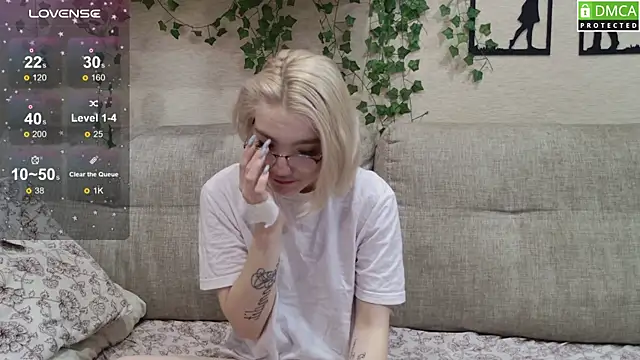 Girl Meow18 online show from 06/25/26, 12:54