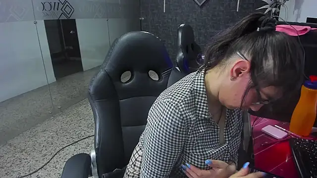 Ellaa honey online show from 04/14/26, 02:12