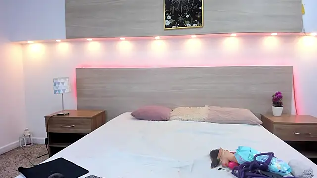 Ellaa honey online show from 04/16/26, 01:12