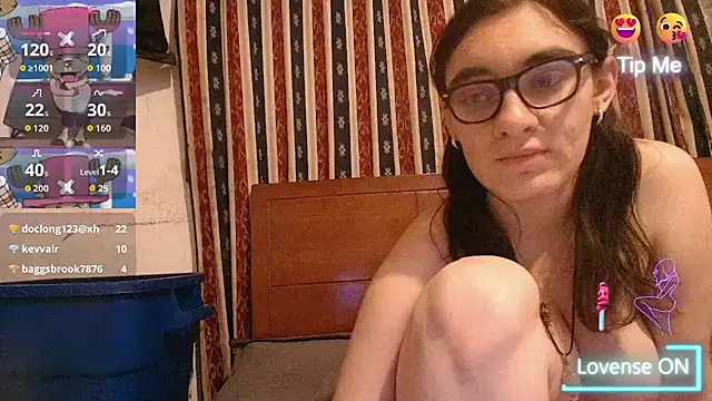 Snapshot of Ellaa_honey chatting on 06/28/26, 03:34 Ellaa honey online show from 06/28/26, 03:34