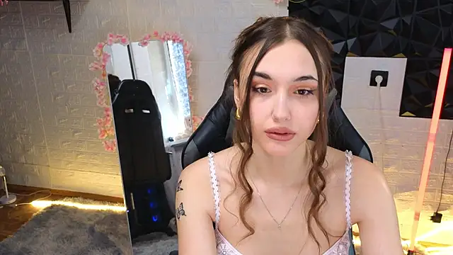 Snapshot of belle_cute chatting on 04/02/26, 01:58 belle cute online show from 04/02/26, 01:58