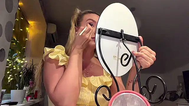 Snapshot of Annycute666 chatting on 04/01/26, 03:53 Annycute666 online show from 04/01/26, 03:53