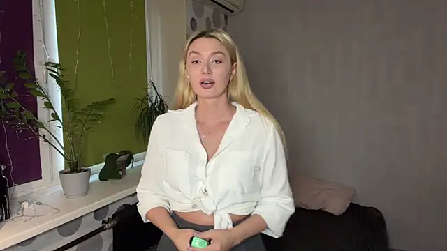 Snapshot of Annycute666 chatting on 04/13/26, 04:12 Annycute666 online show from 04/13/26, 04:12