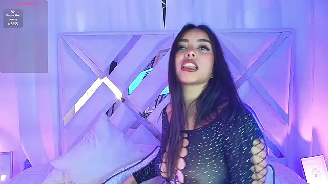 Snapshot of Ariana_castillo02 chatting on 04/16/26, 01:01 Ariana castillo02 online show from 04/16/26, 01:01